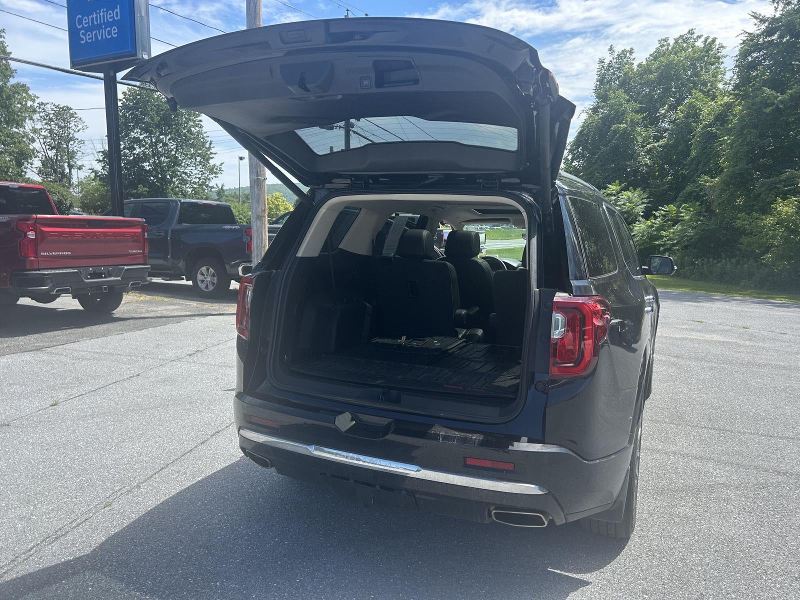 2023 GMC Acadia Denali