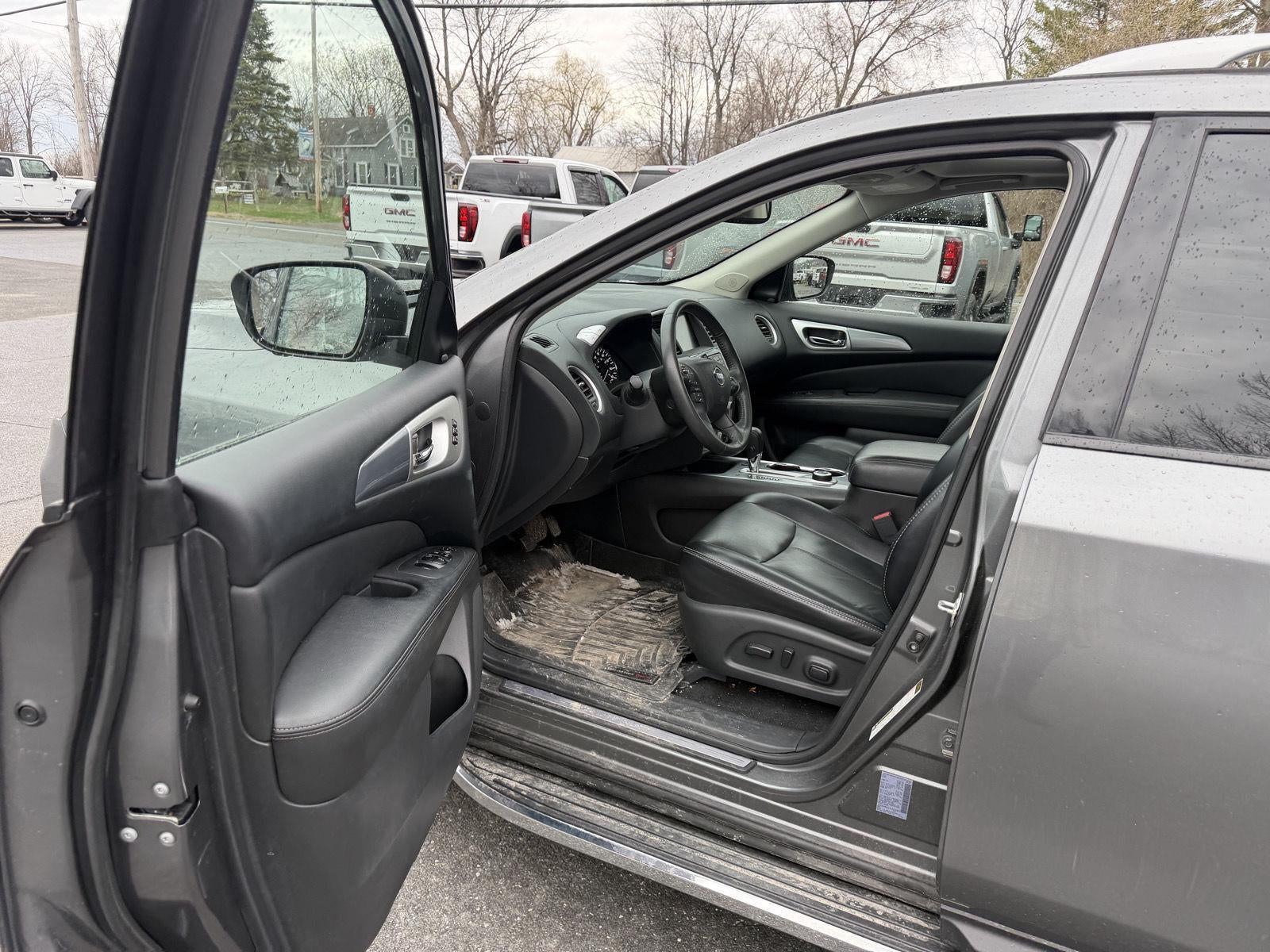 2018 Nissan Pathfinder SL