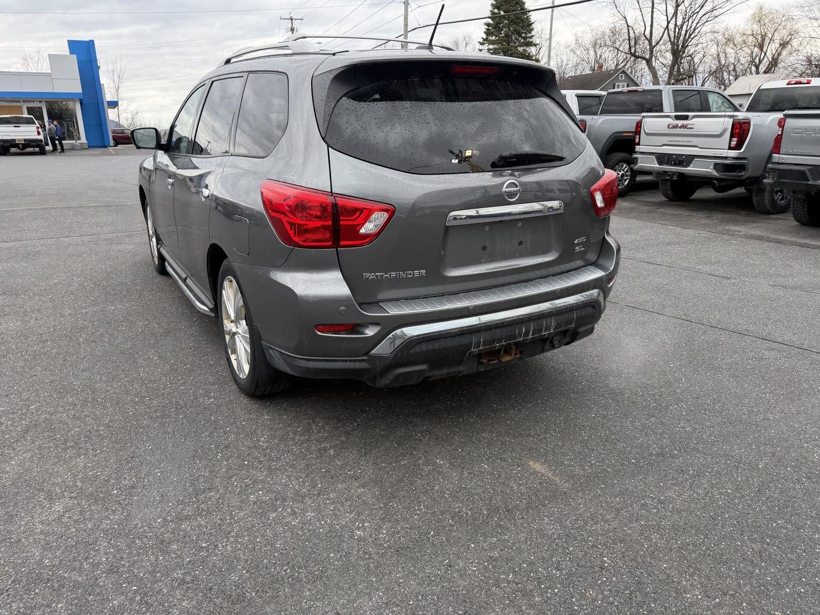 2018 Nissan Pathfinder SL
