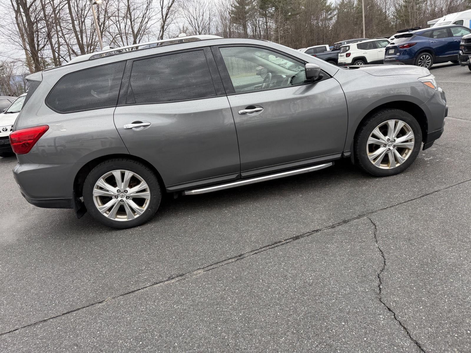 2018 Nissan Pathfinder SL