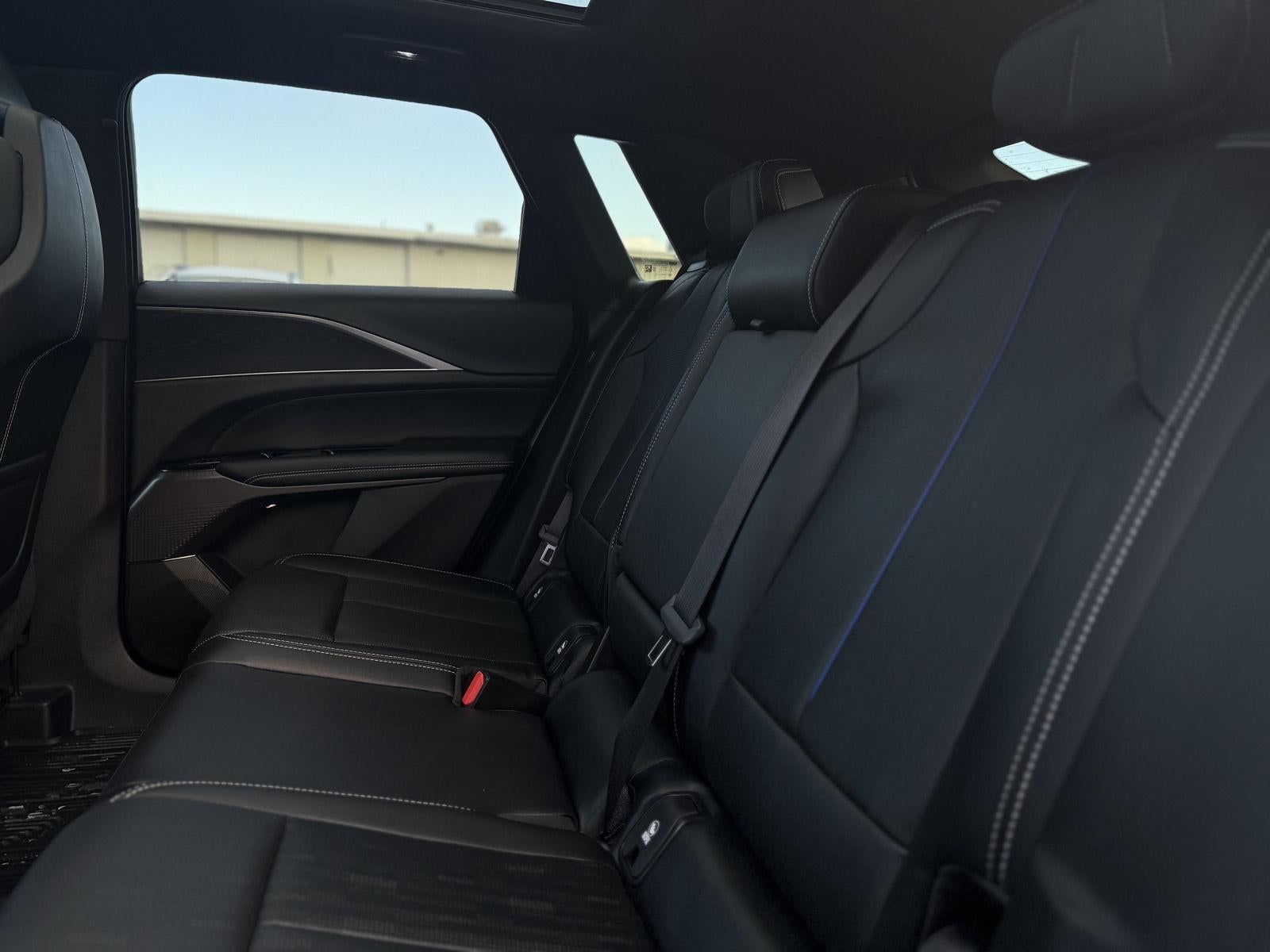 2025 Cadillac LYRIQ Luxury 1