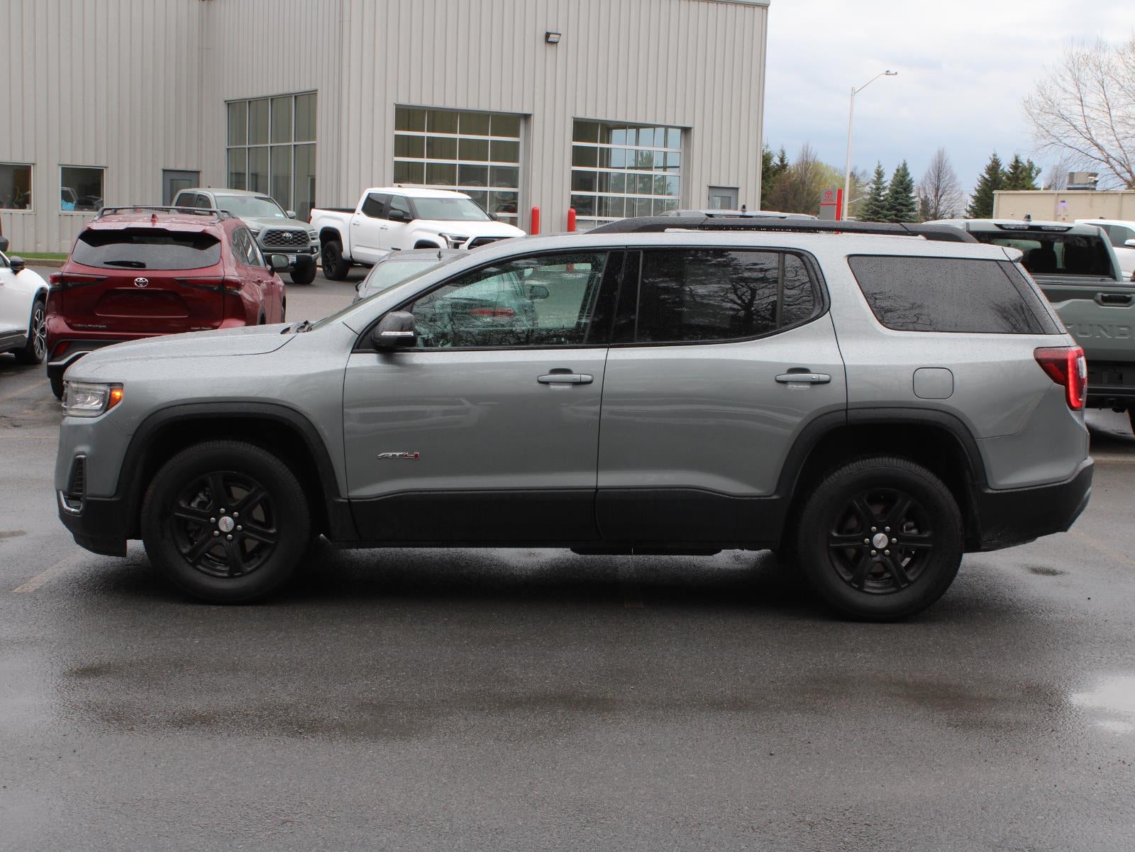 2023 GMC Acadia AT4