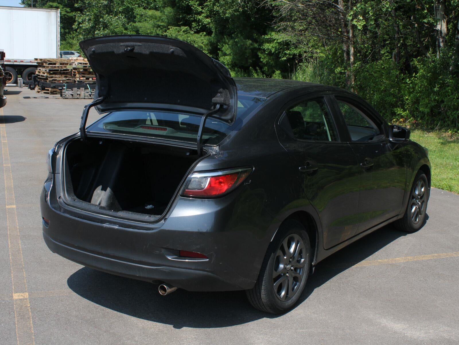 2019 Toyota Yaris Sedan LE