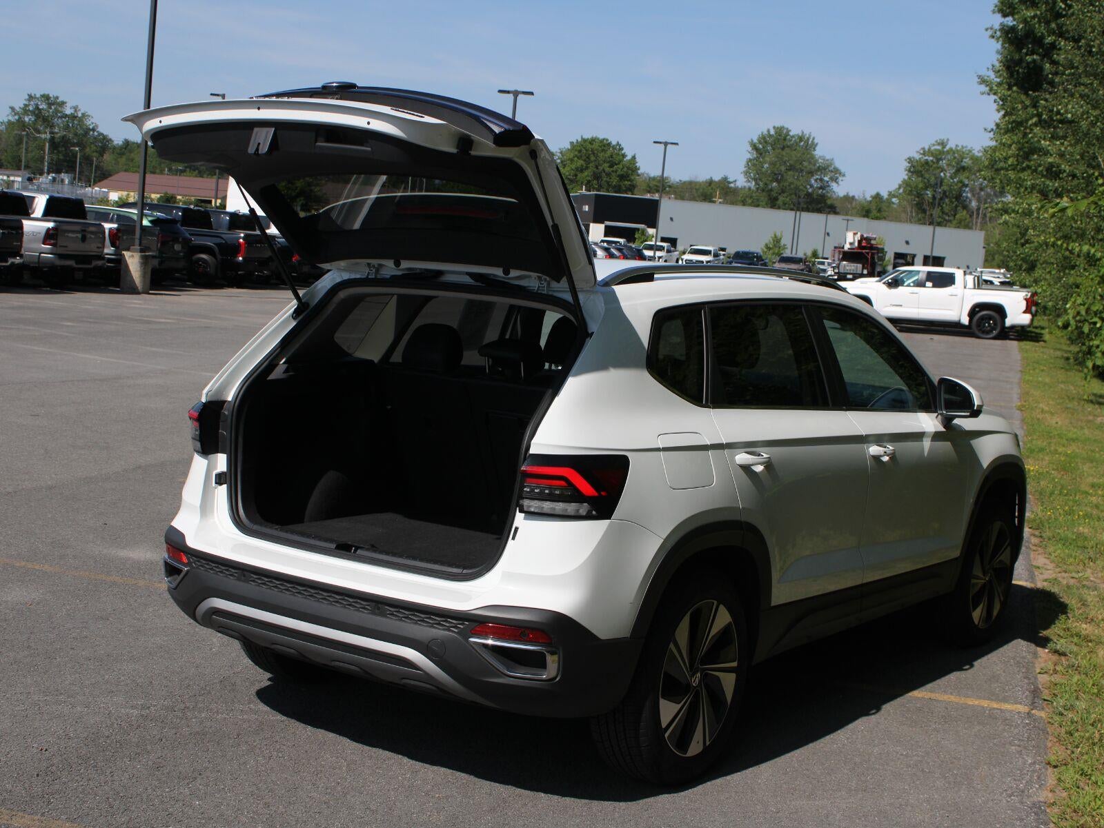 2026 Volkswagen Taos SE