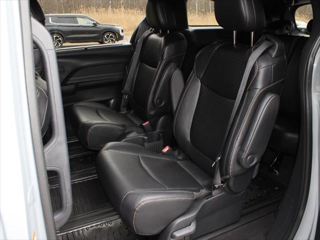 2025 Toyota Sienna Woodland Edition