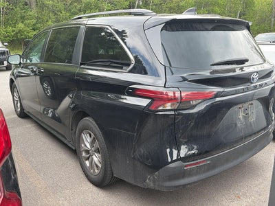 2022 Toyota Sienna LE