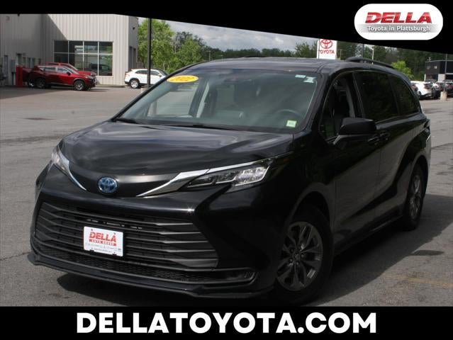 2022 Toyota Sienna LE