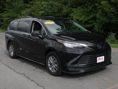2022 Toyota Sienna LE