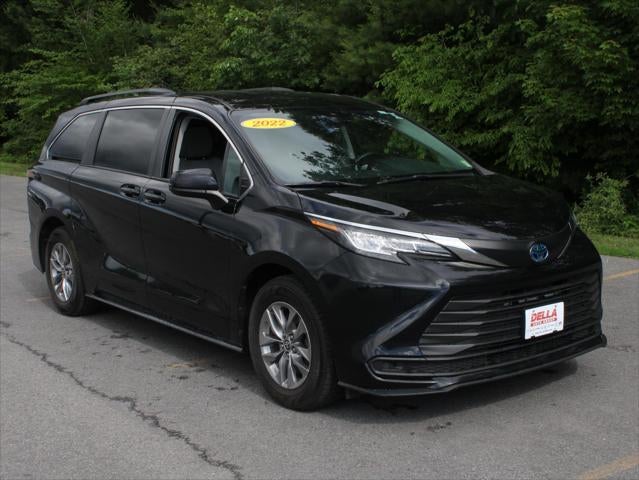 2022 Toyota Sienna LE