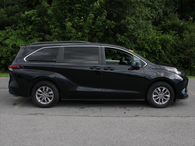 2022 Toyota Sienna LE