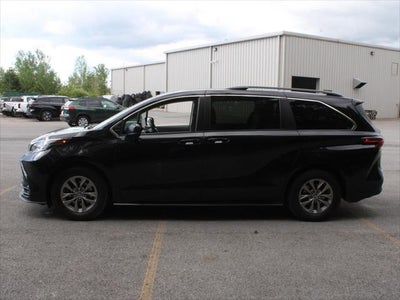 2022 Toyota Sienna LE