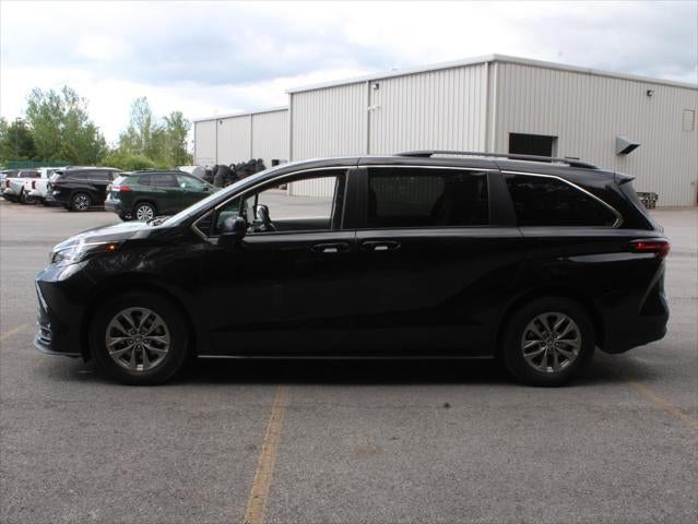 2022 Toyota Sienna LE