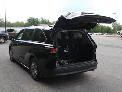 2022 Toyota Sienna LE