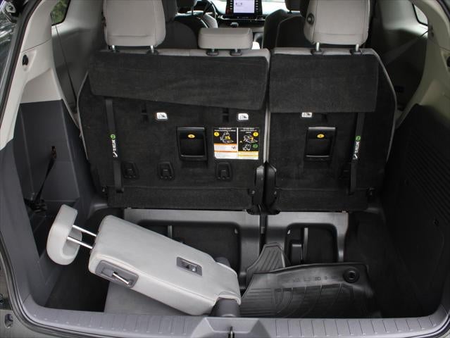2022 Toyota Sienna LE