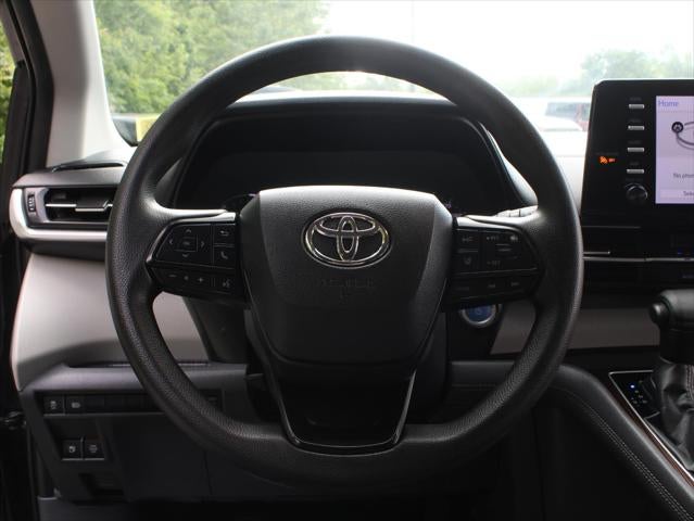 2022 Toyota Sienna LE