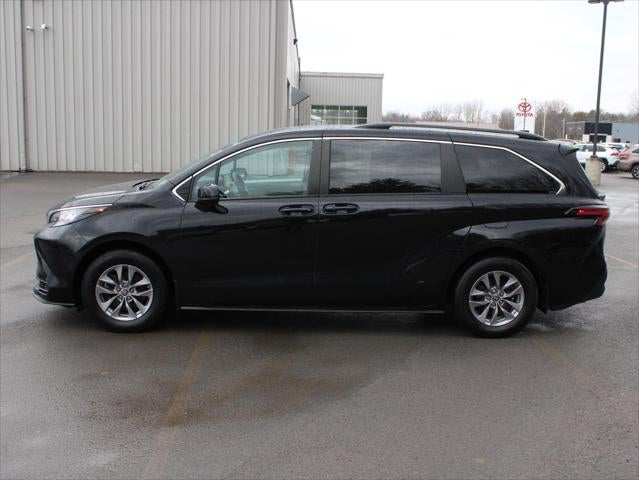 2022 Toyota Sienna LE