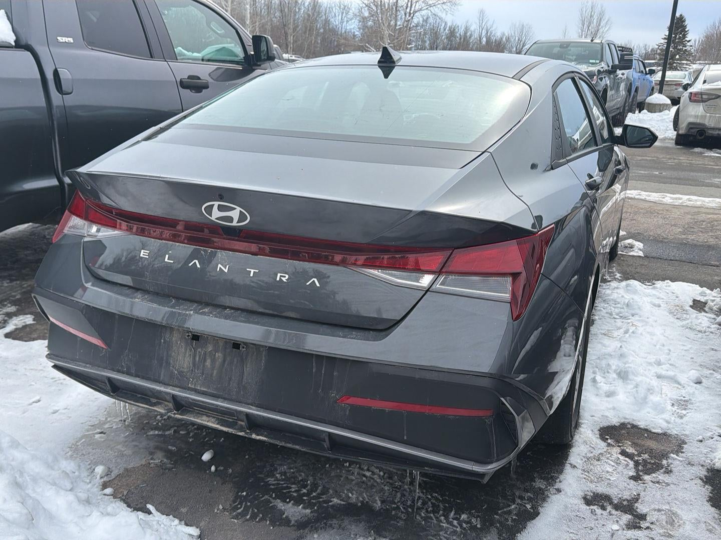 2024 Hyundai Elantra SE