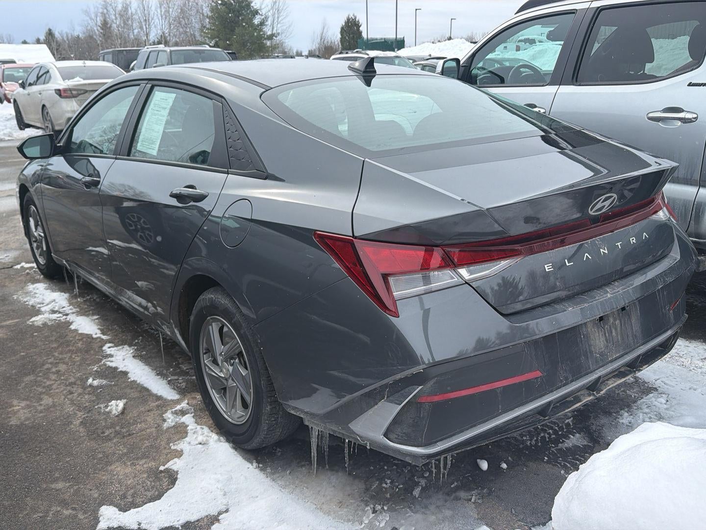 2024 Hyundai Elantra SE