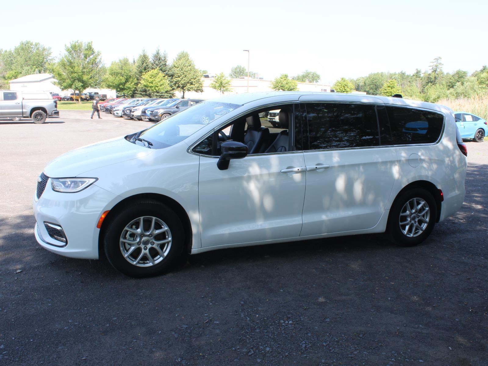2025 Chrysler Pacifica Select Front Wheel Drive 9-SPEED 948TE AUTOMATIC