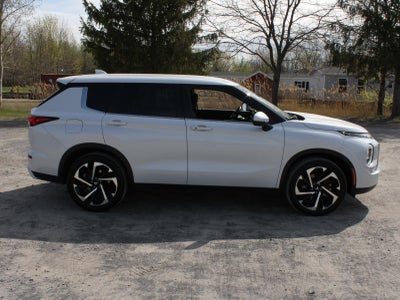 2024 Mitsubishi Outlander SE