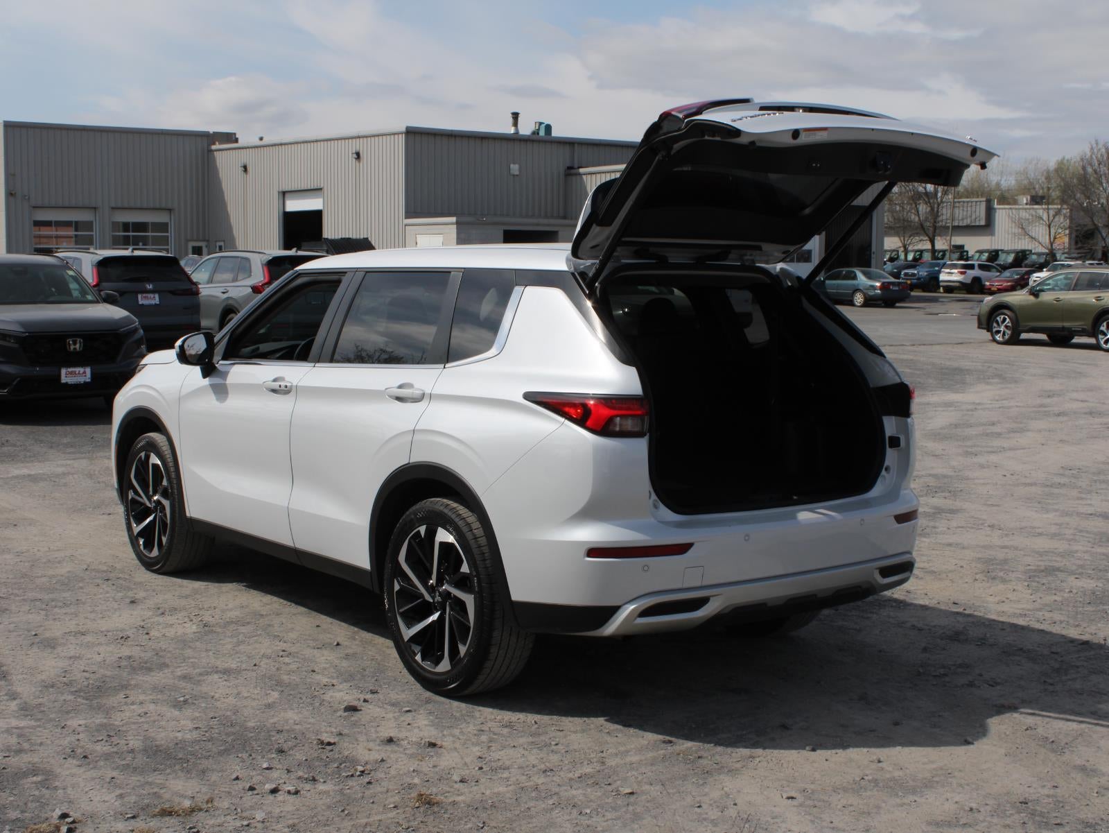 2024 Mitsubishi Outlander SE