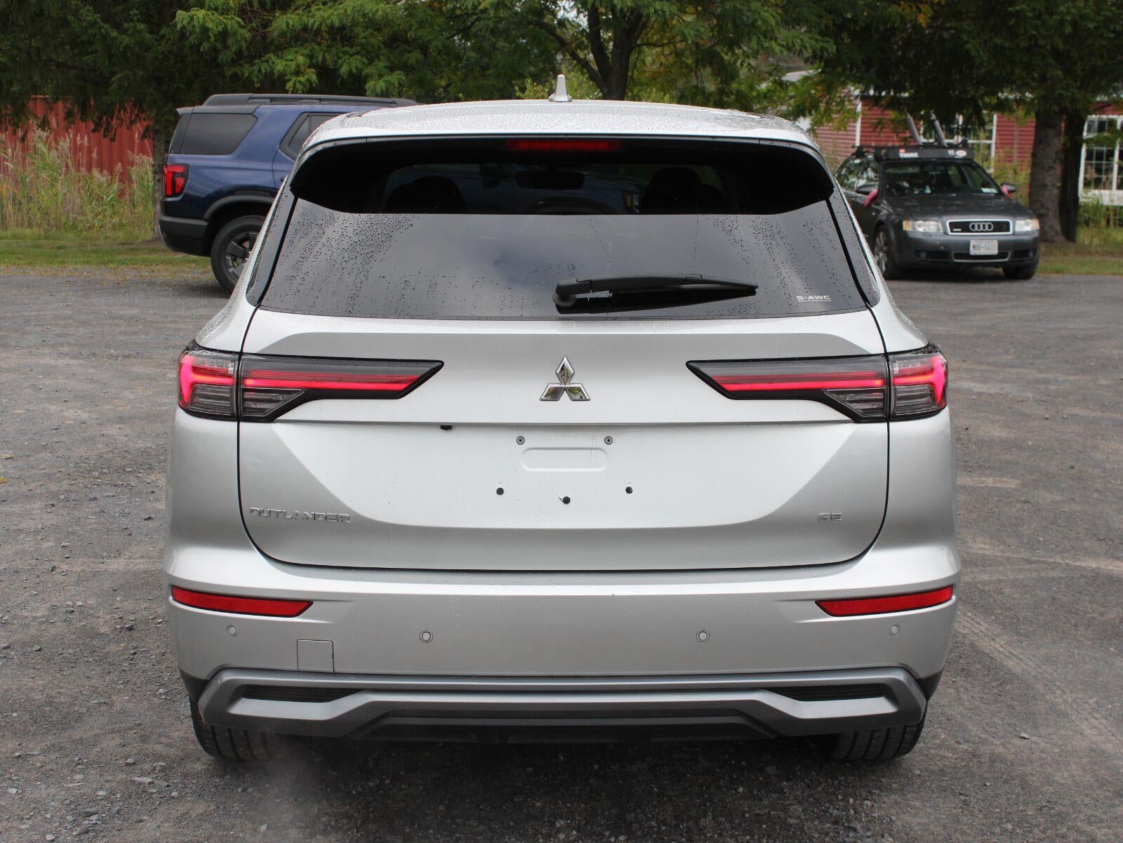 2025 Mitsubishi Outlander SE