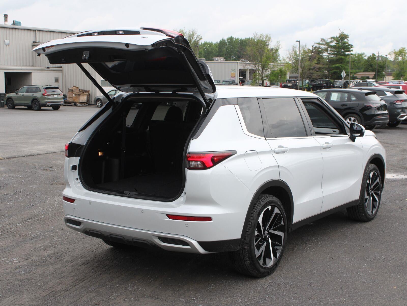 2024 Mitsubishi Outlander Black Edition