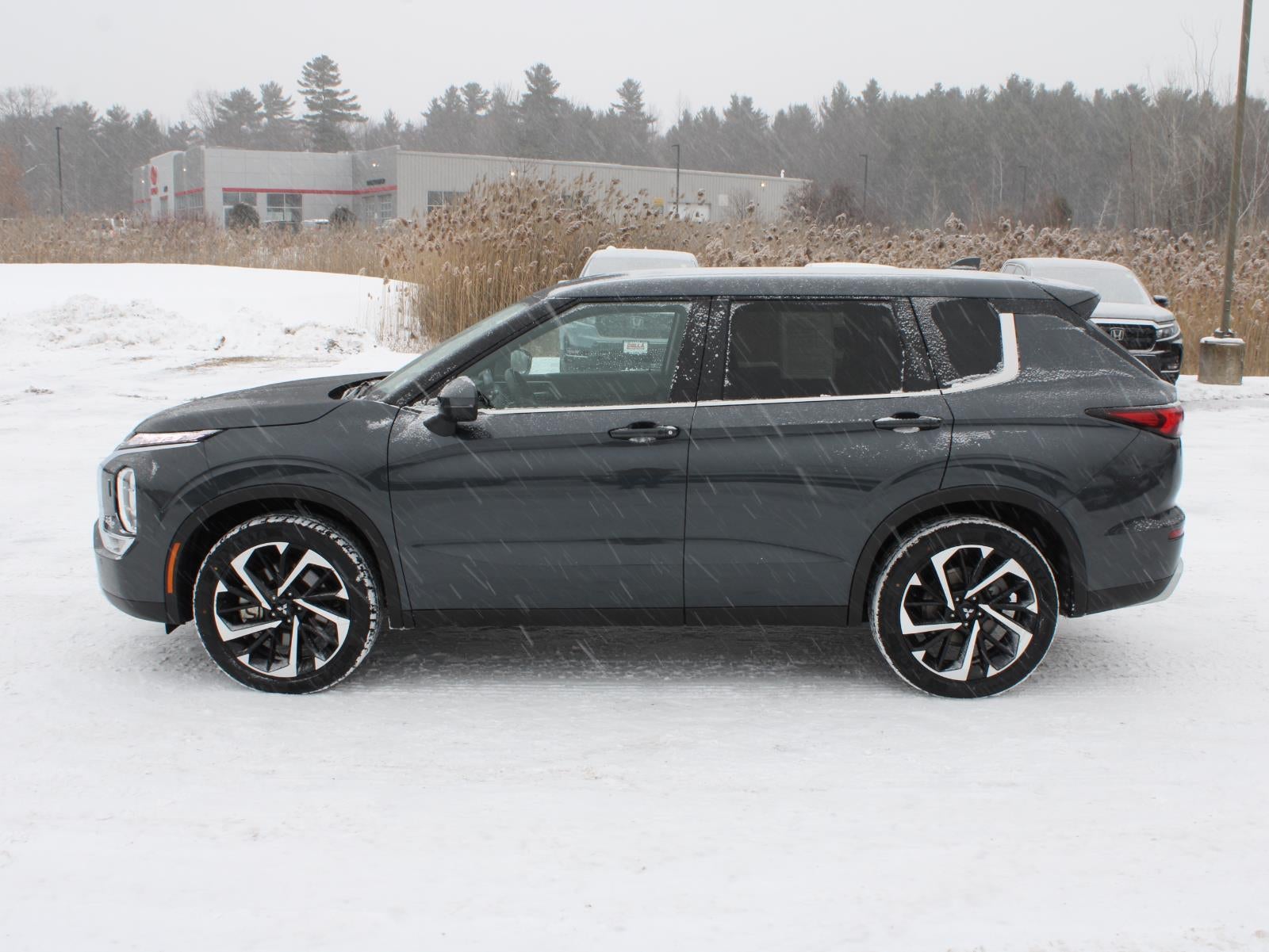 2024 Mitsubishi Outlander SE Black Edition Four Wheel Drive CVT