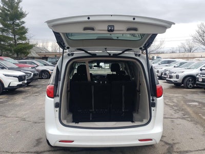 2022 Chrysler Voyager LX