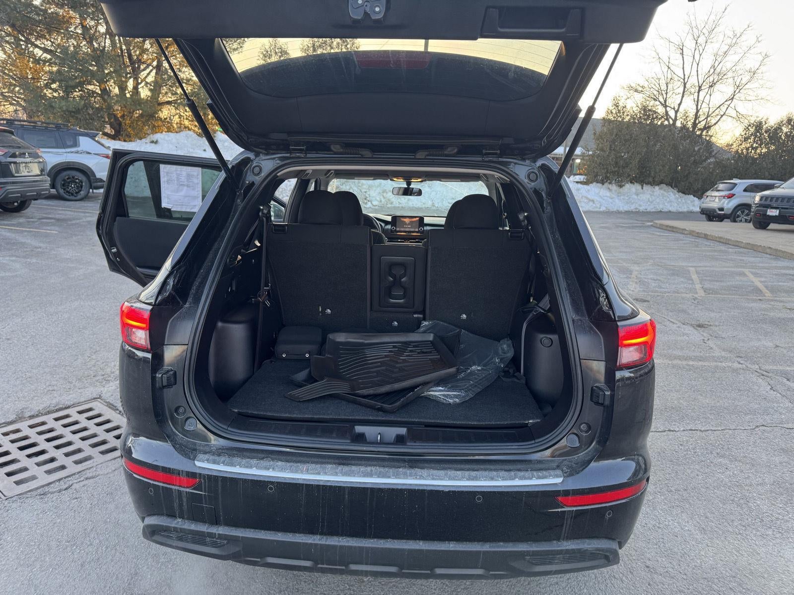 2022 Mitsubishi Outlander ES