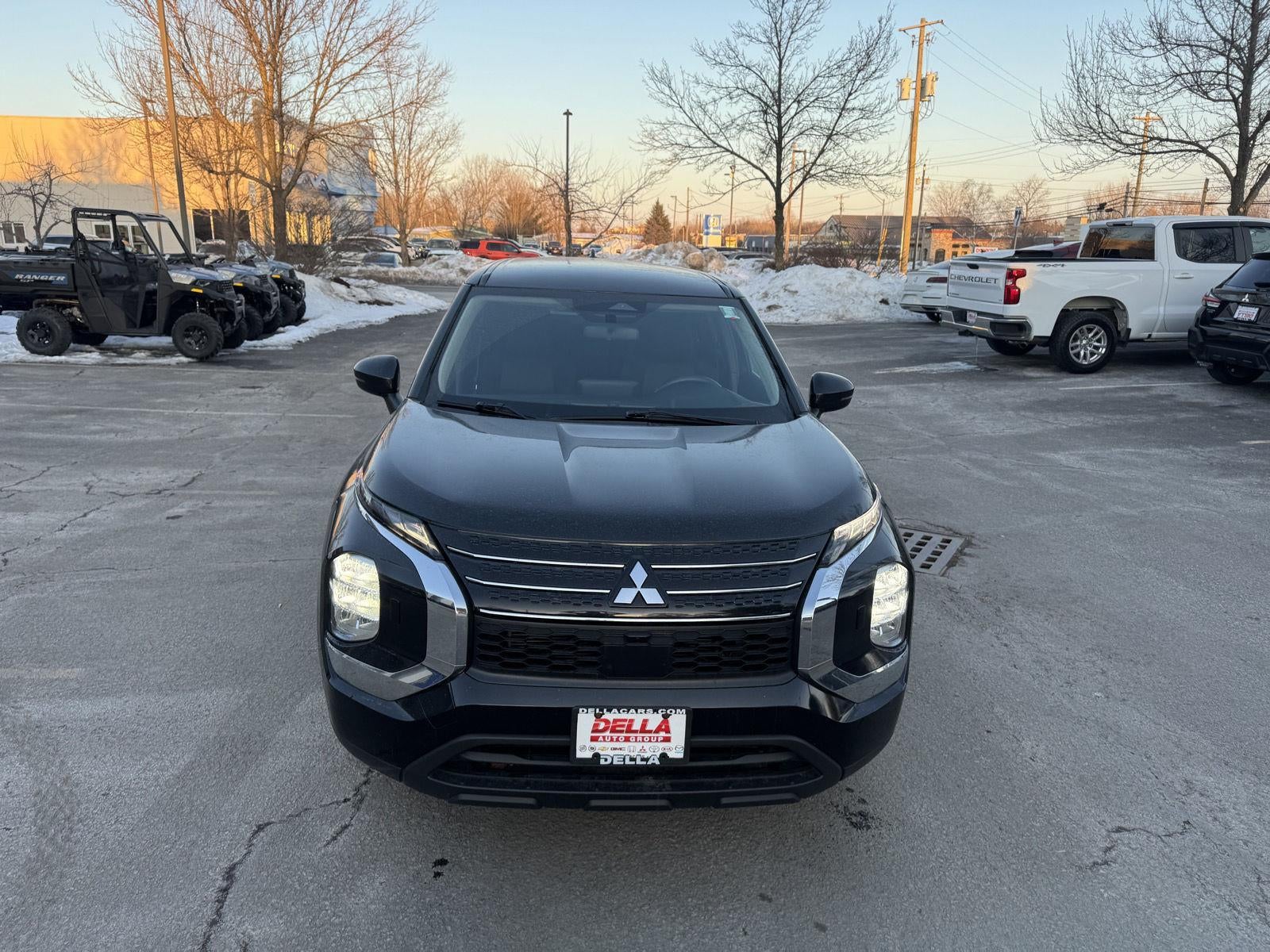 2022 Mitsubishi Outlander ES