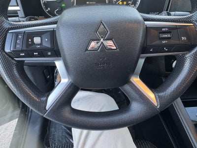 2022 Mitsubishi Outlander ES