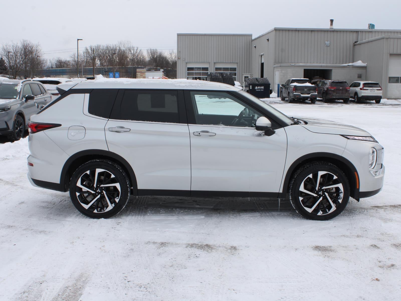 2024 Mitsubishi Outlander SE Black Edition