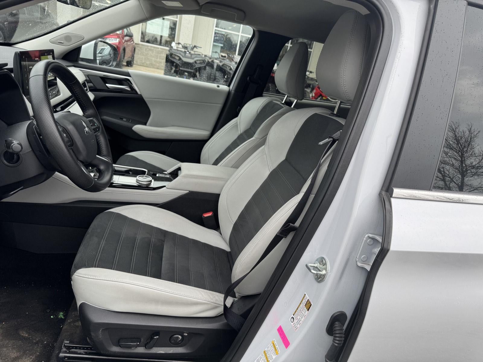 2025 Mitsubishi Outlander SE