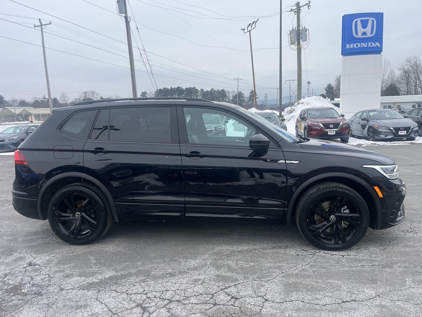 2024 Volkswagen Tiguan SE R-Line Black