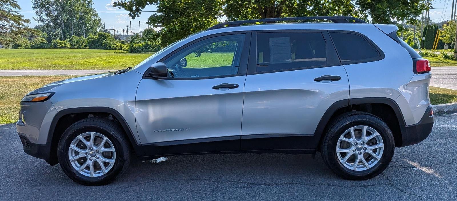 2016 Jeep Cherokee Sport