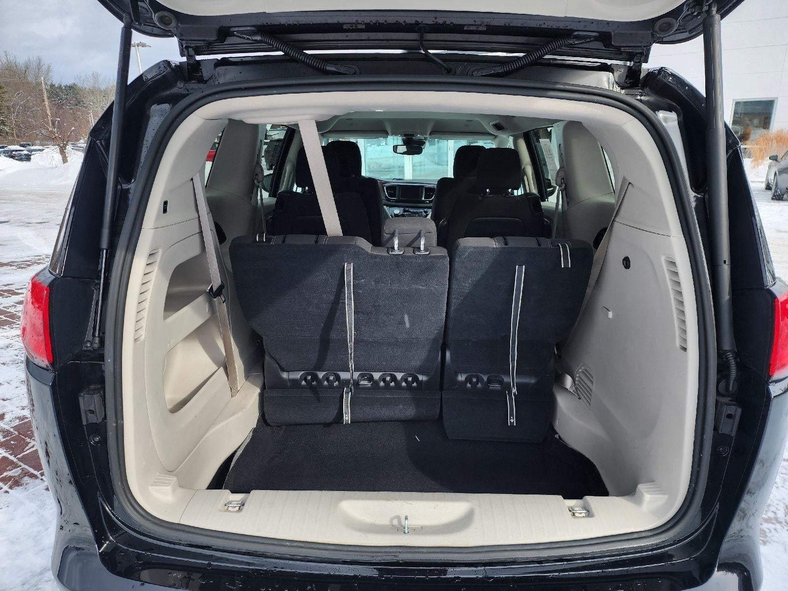 2024 Chrysler Voyager LX