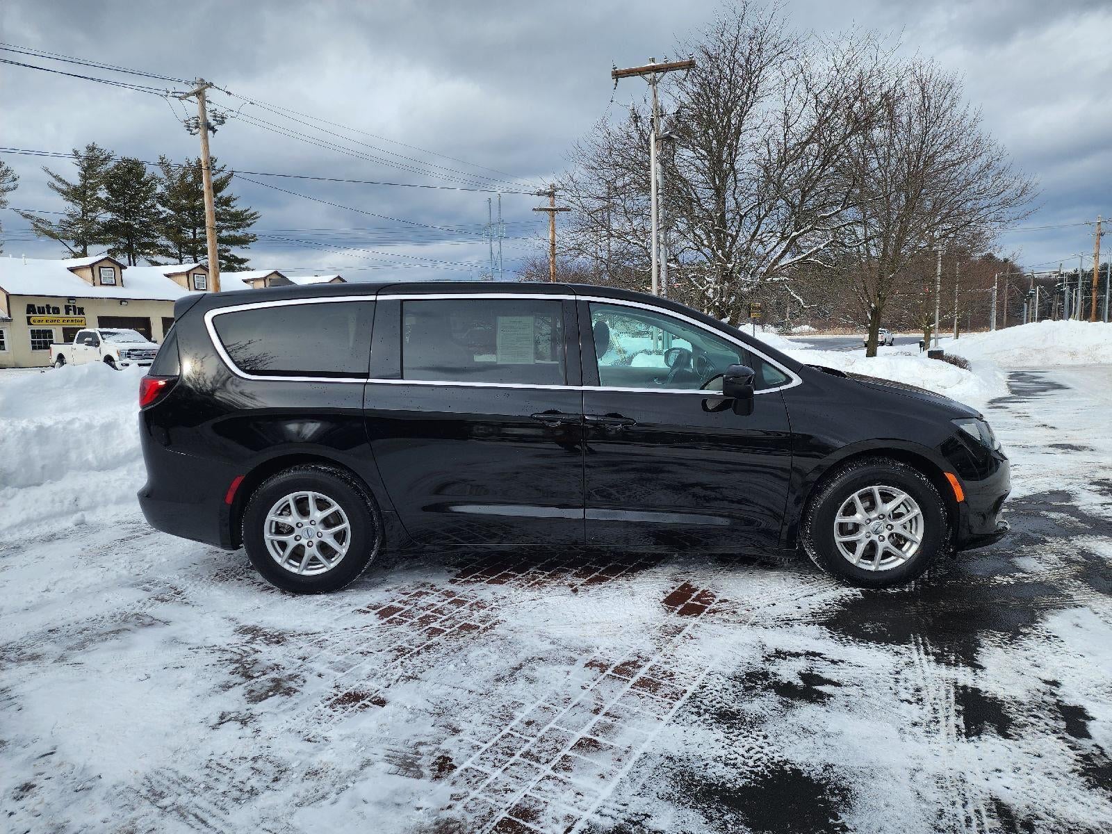2024 Chrysler Voyager LX