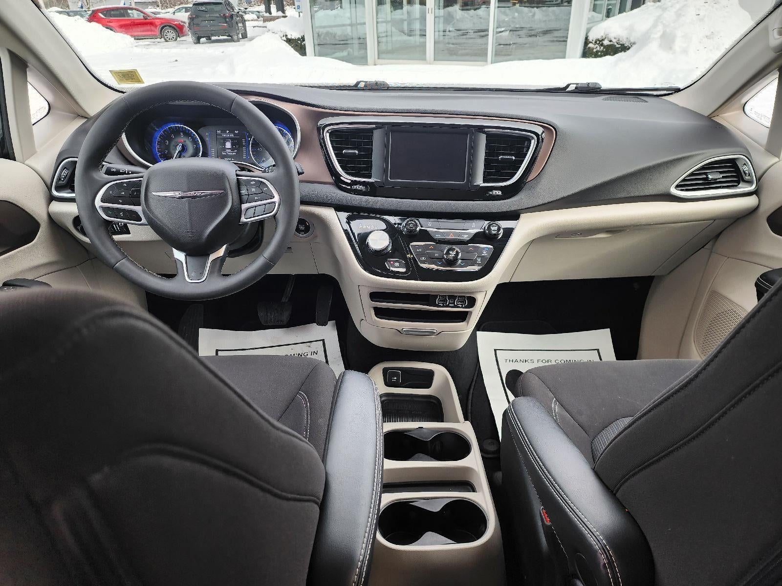 2024 Chrysler Voyager LX