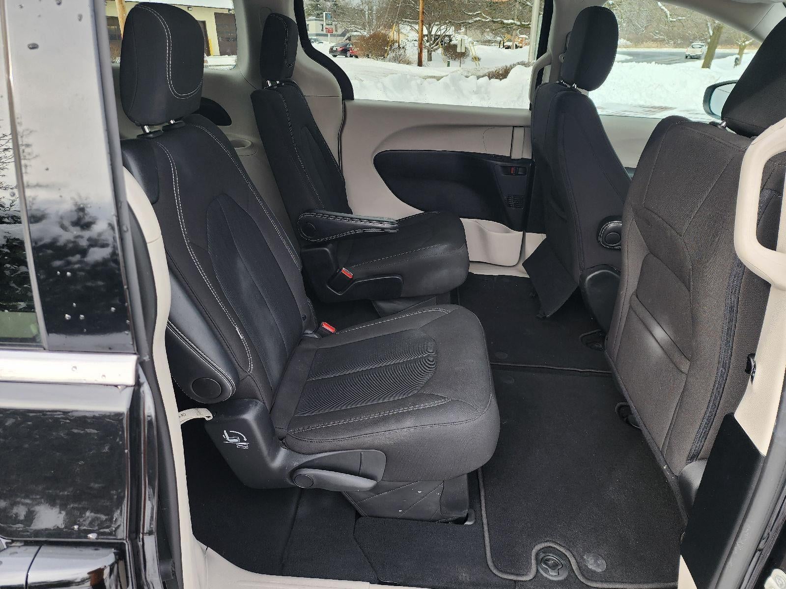 2024 Chrysler Voyager LX