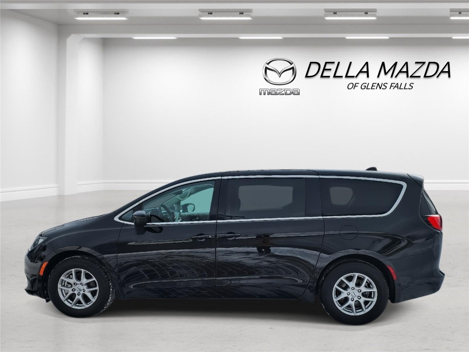 2024 Chrysler Voyager LX