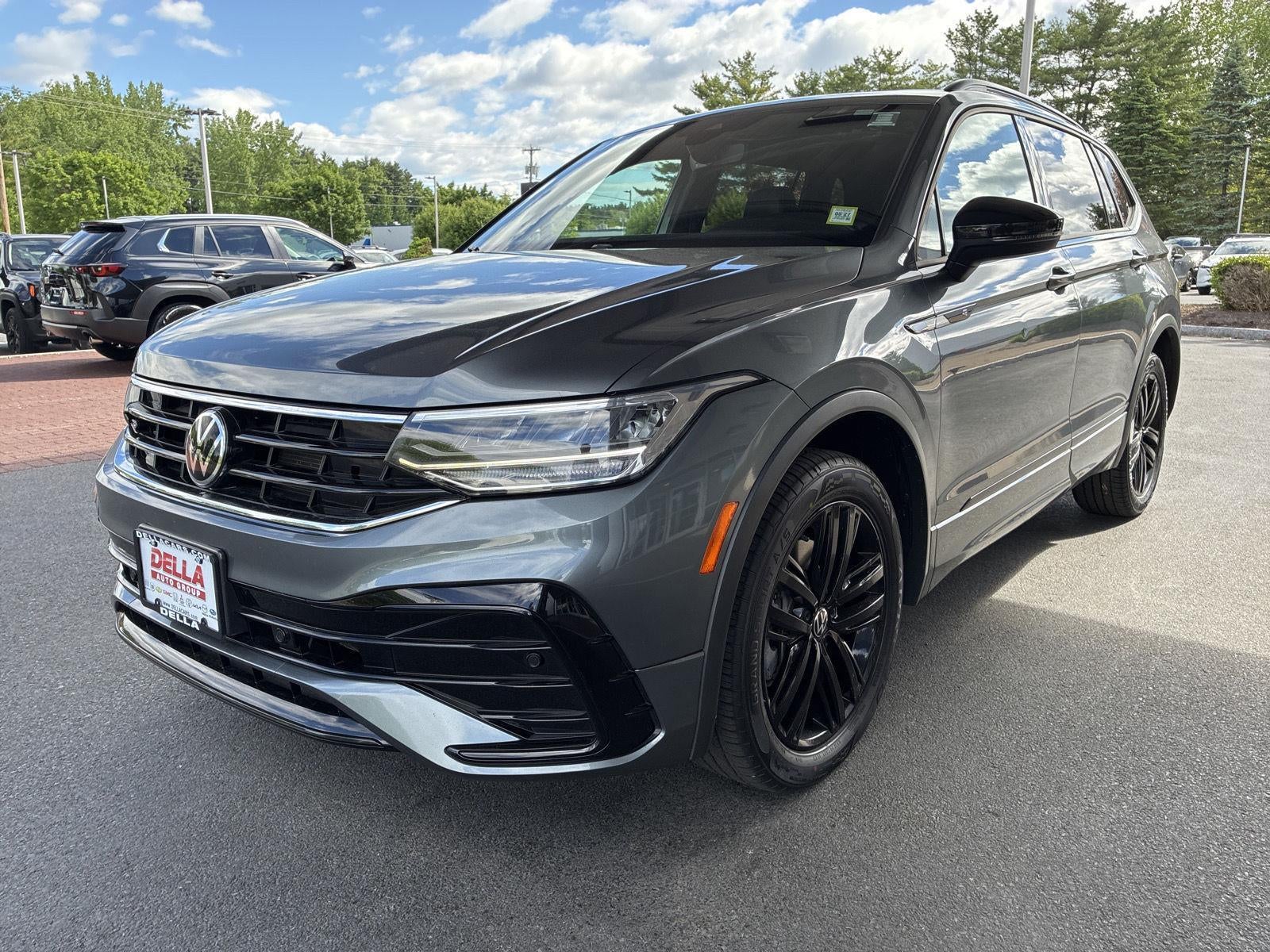 2022 Volkswagen Tiguan SE R-Line Black