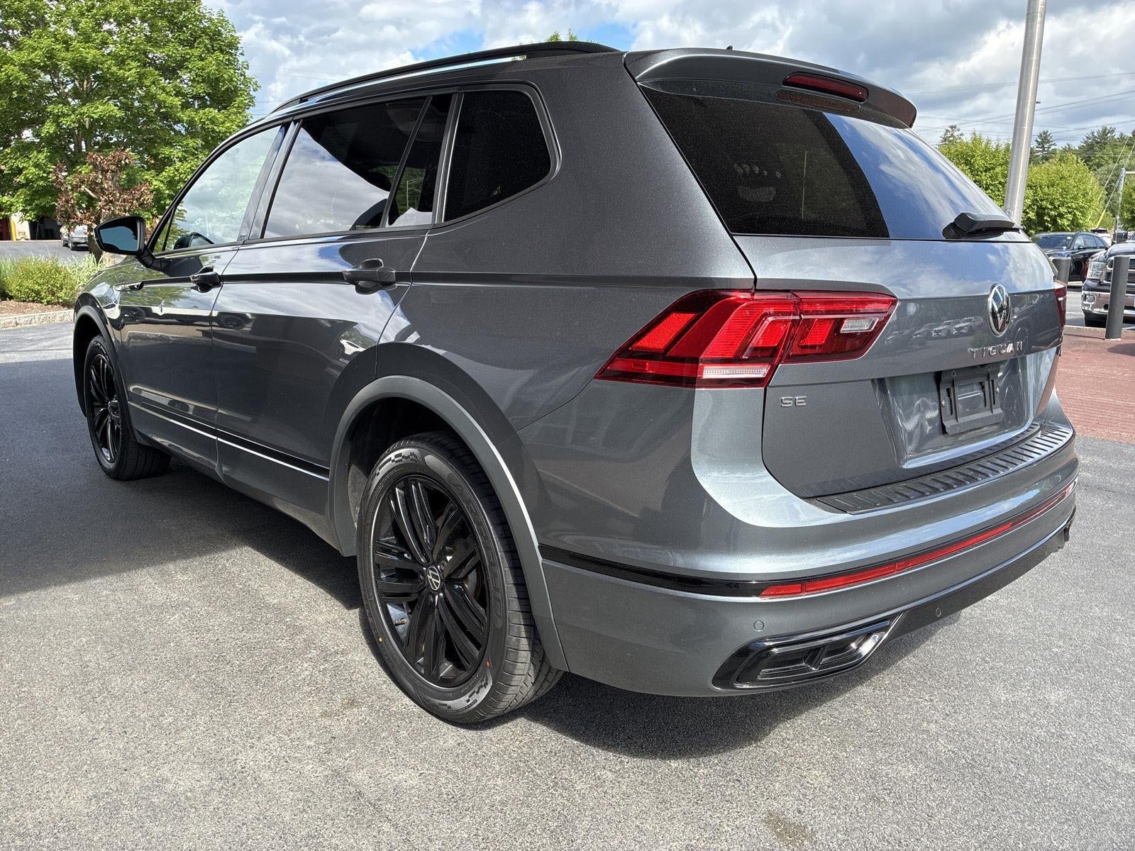 2022 Volkswagen Tiguan SE R-Line Black