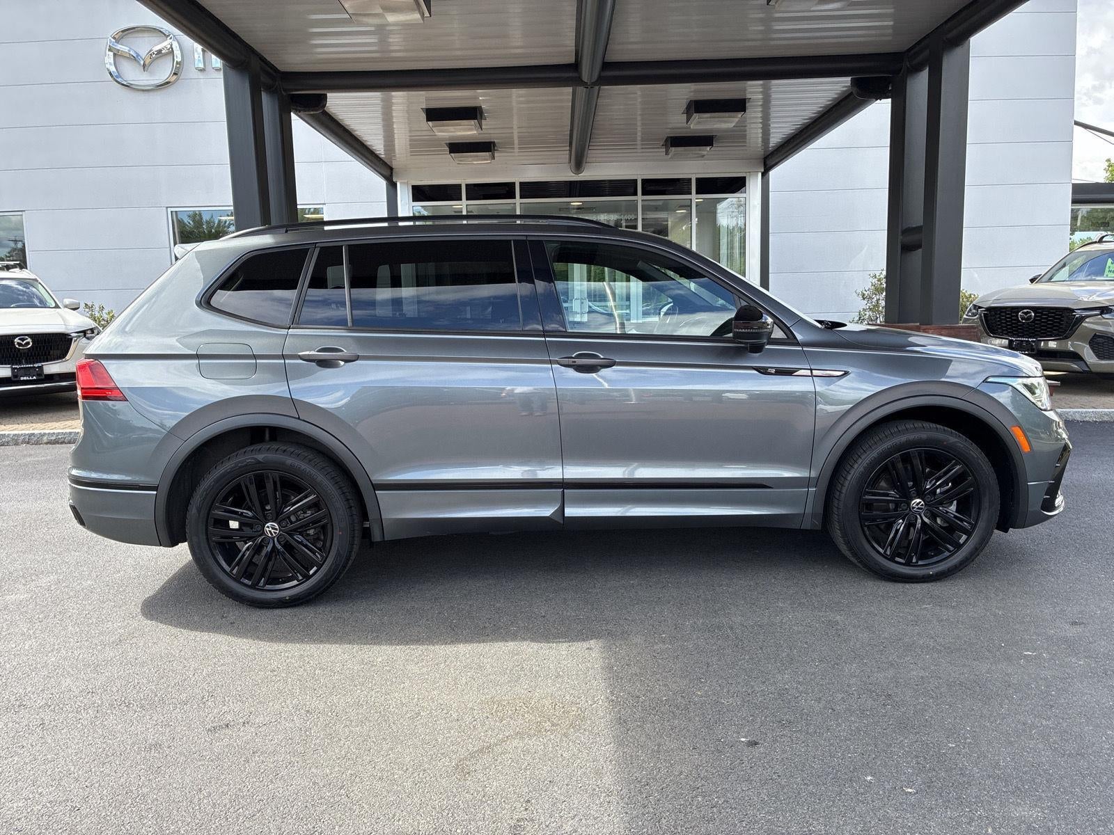 2022 Volkswagen Tiguan SE R-Line Black
