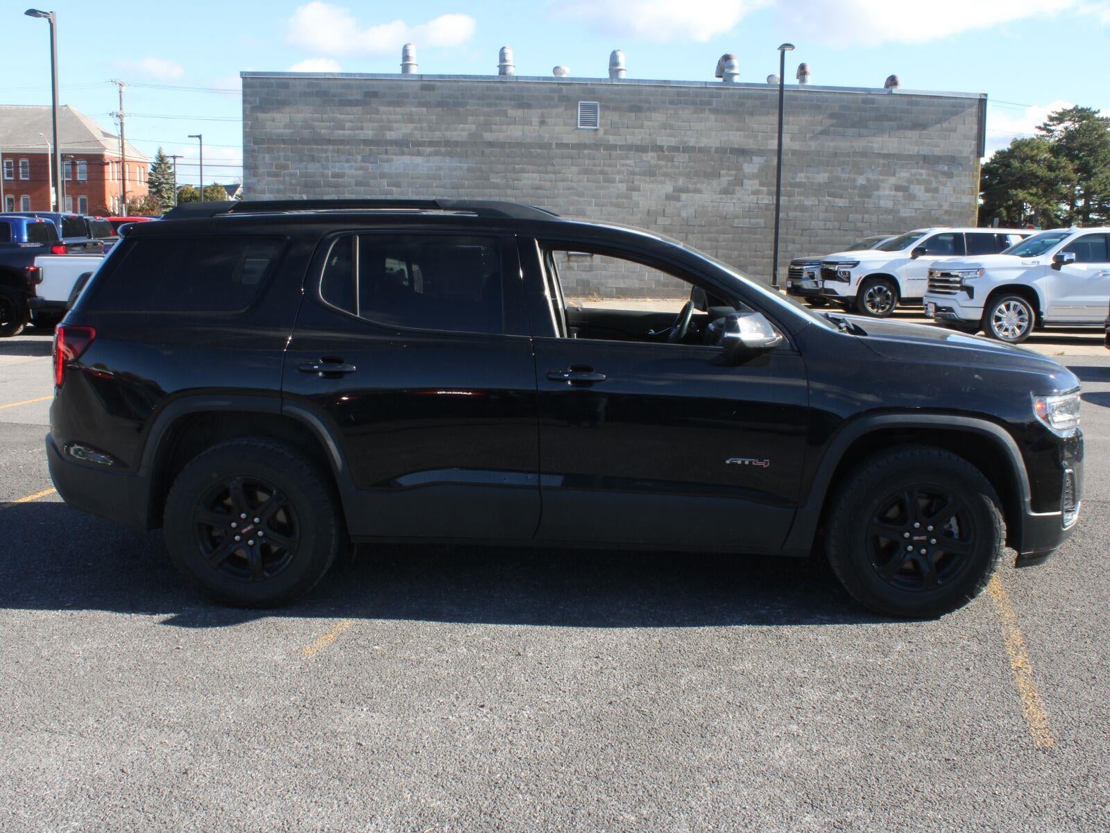 2023 GMC Acadia AT4