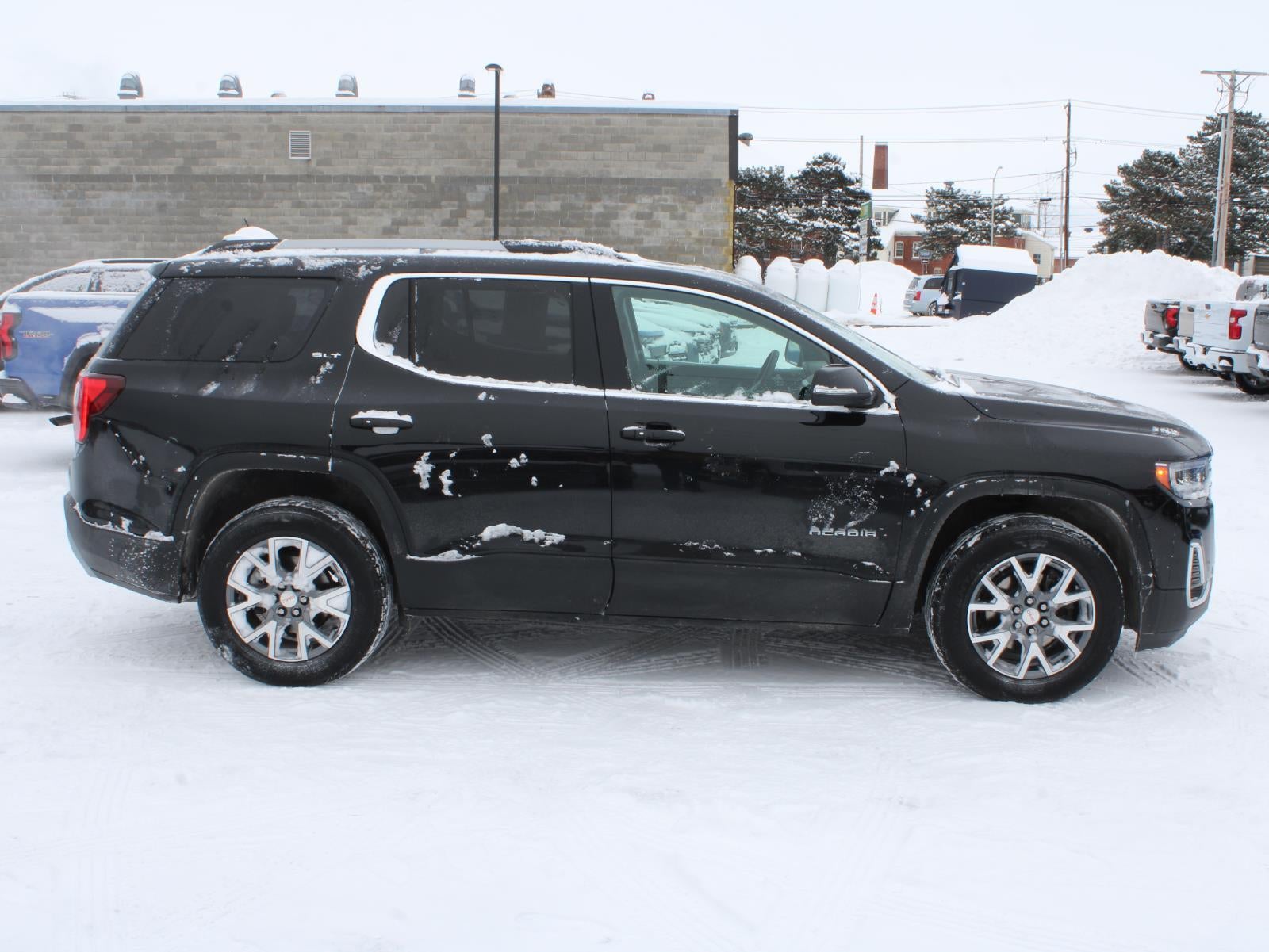 2023 GMC Acadia SLT