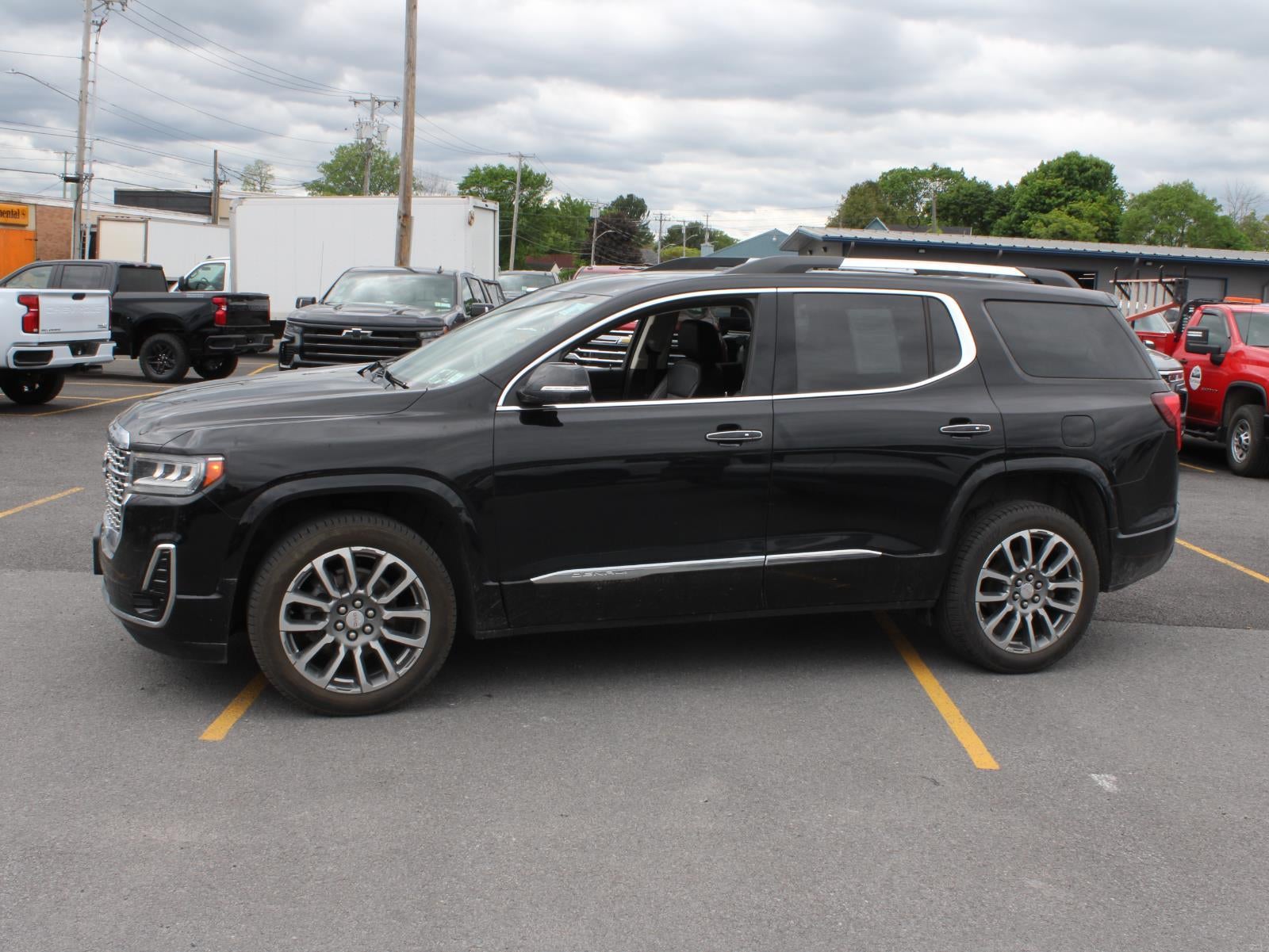 2023 GMC Acadia Denali