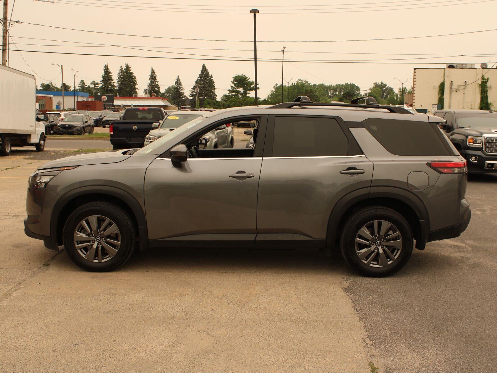 2025 Nissan Pathfinder SV 4WD